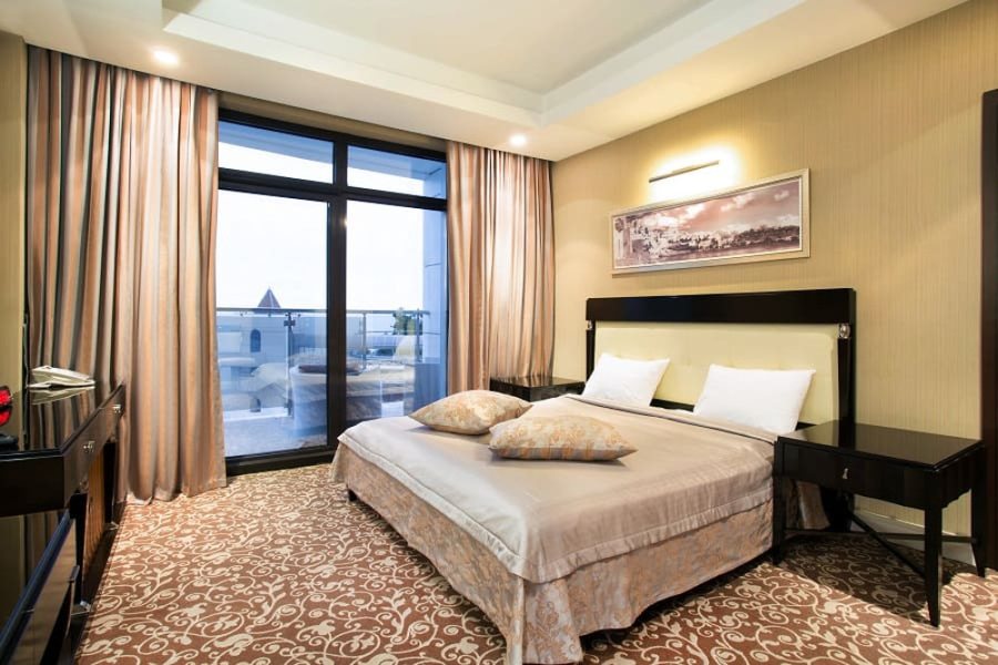 Гостиная двухкомнатного люкса «Олимп» — фото 2